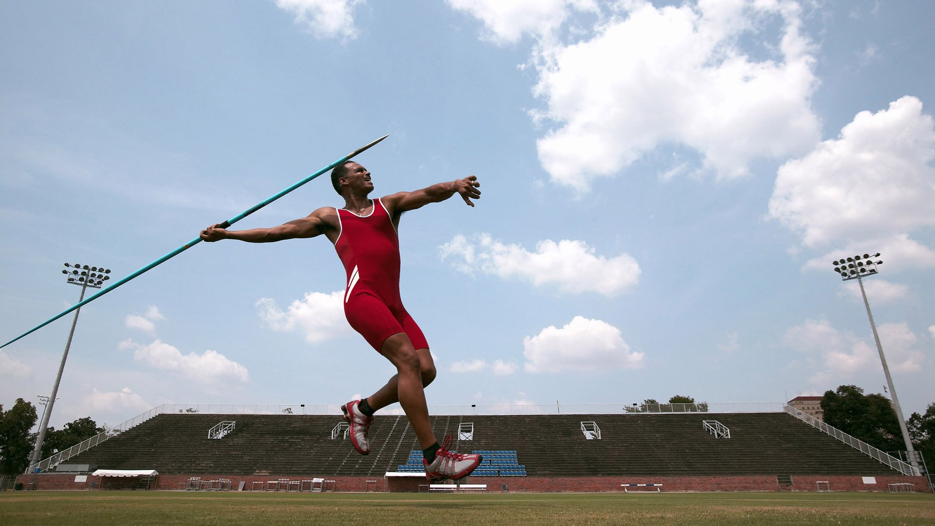 体育赛事文化内容跨媒介传播能力提升路径，体育赛事媒体运行服务